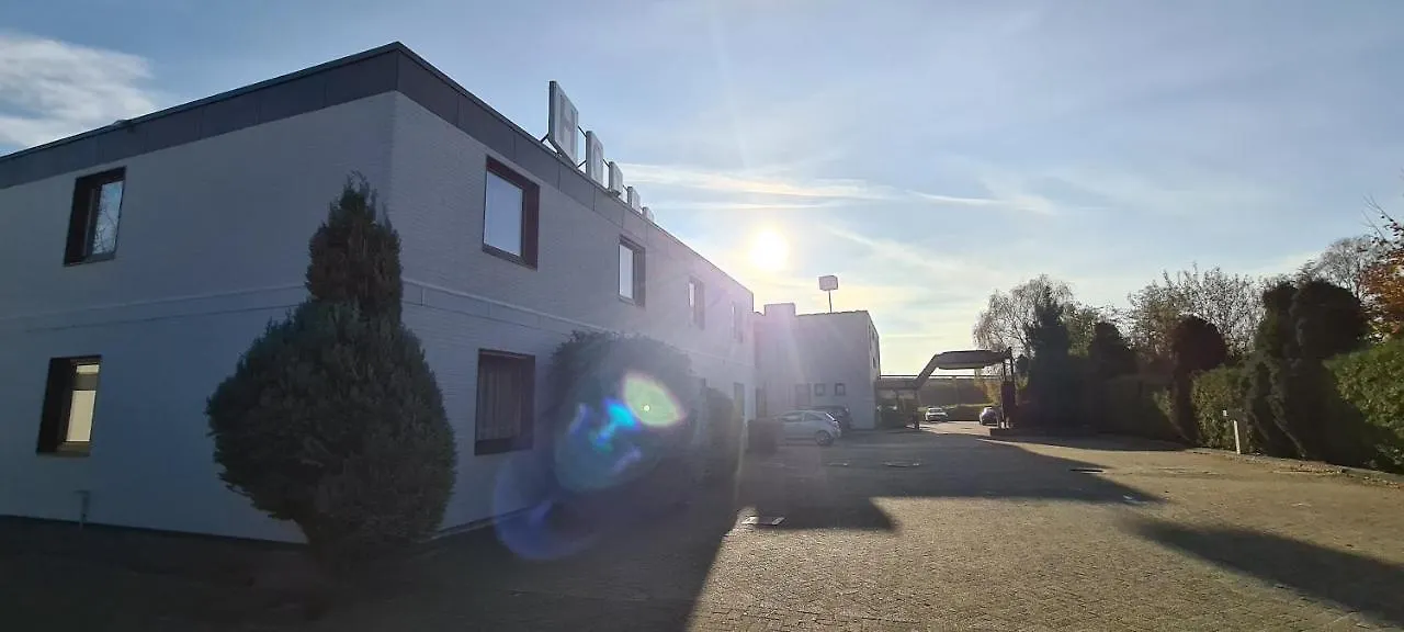 ***  Hotel Zur Riede Bei Bremen Дельменхорст Германия