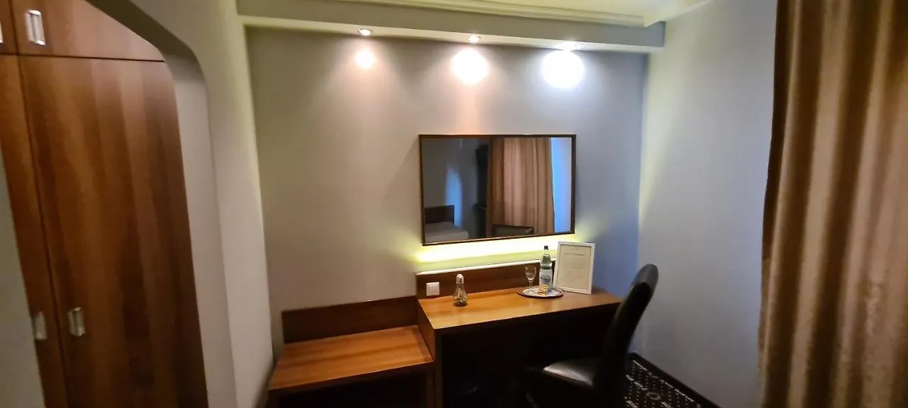 Hotel Zur Riede Bei Bremen Дельменхорст 3*,  Германия